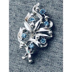 Vintage Coro Silver Tone and Aqua Blue Rhinestone Brooch